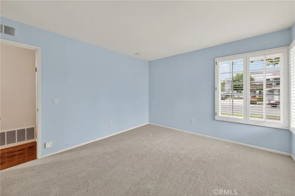 26 Lakeshore Irvine, CA 92604
