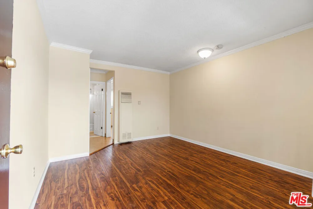 11123 S Inglewood Avenue Inglewood, CA 90304