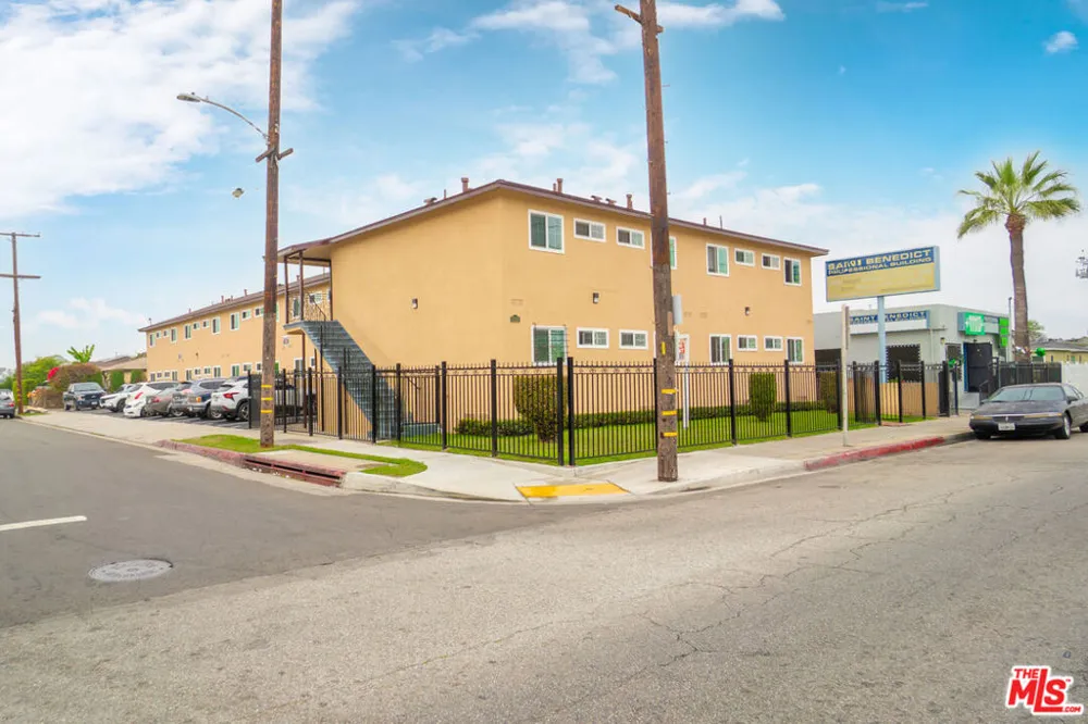 11123 S Inglewood Avenue Inglewood, CA 90304
