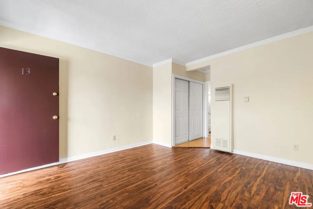 11123 S Inglewood Avenue Inglewood, CA 90304