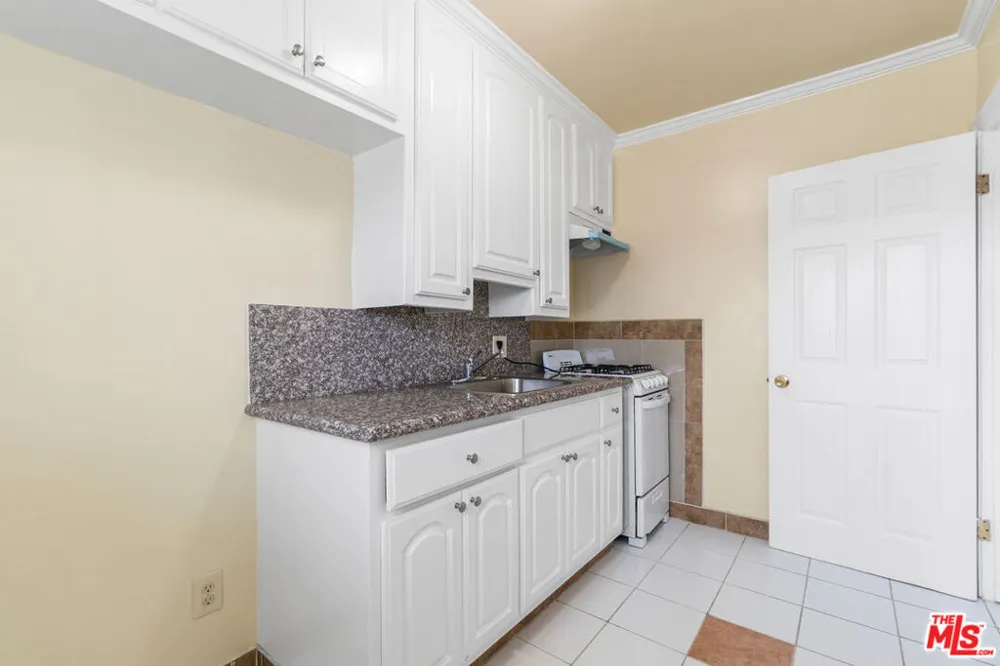 11123 S Inglewood Avenue Inglewood, CA 90304