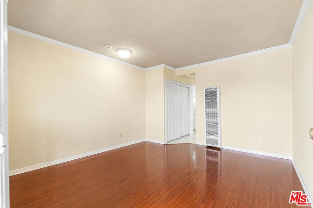 11123 S Inglewood Avenue Inglewood, CA 90304
