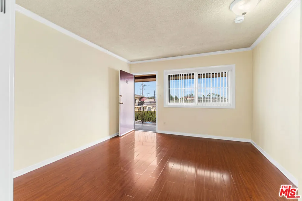 11123 S Inglewood Avenue Inglewood, CA 90304