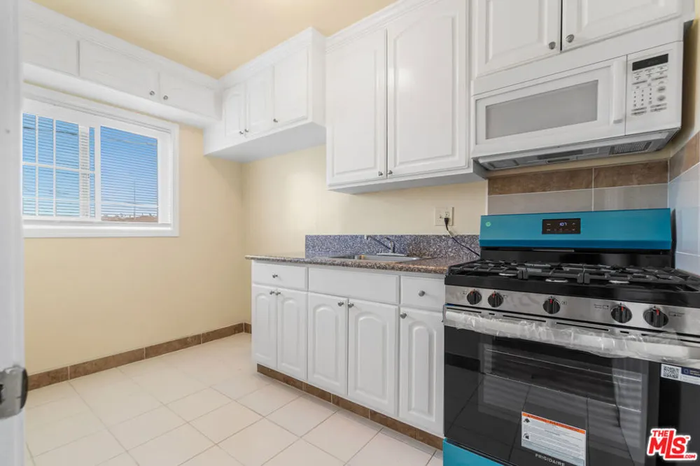 11123 S Inglewood Avenue Inglewood, CA 90304
