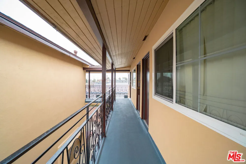 11123 S Inglewood Avenue Inglewood, CA 90304
