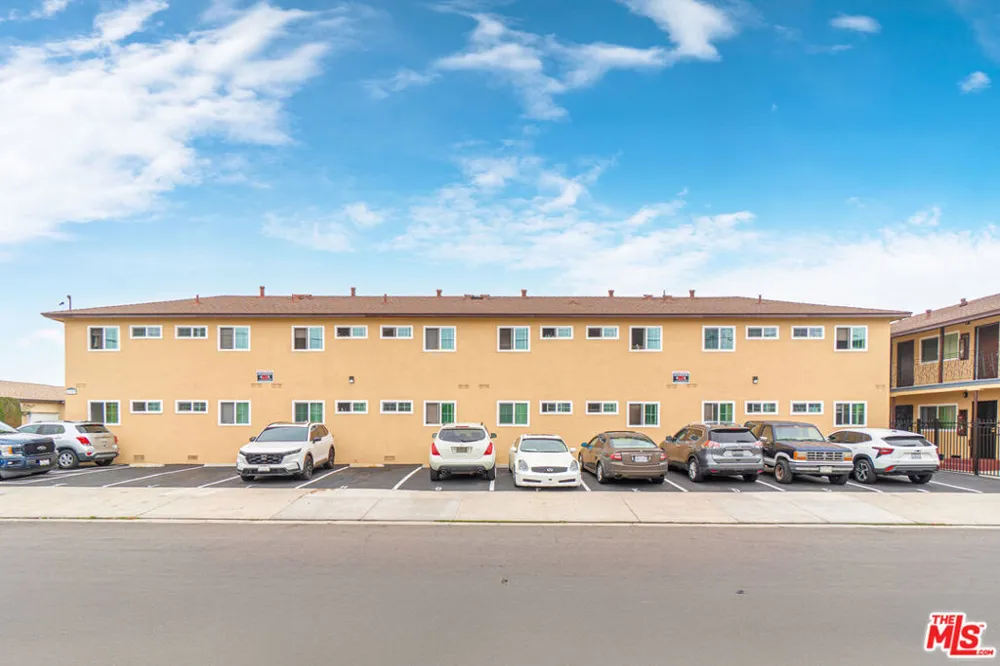 11123 S Inglewood Avenue Inglewood, CA 90304