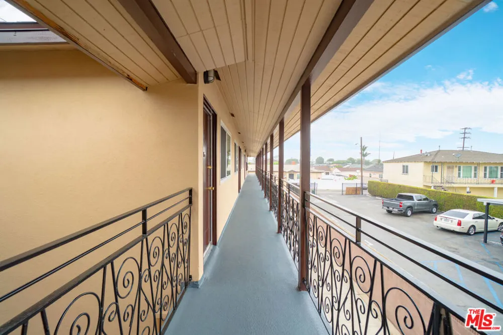 11123 S Inglewood Avenue Inglewood, CA 90304