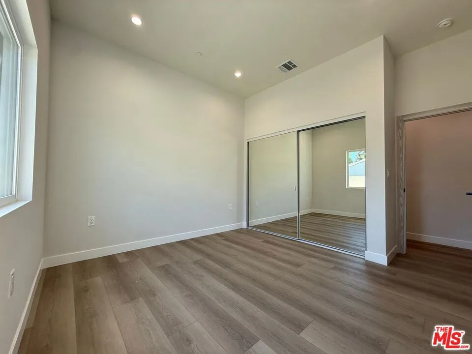 15832 Blackhawk Street Los Angeles, CA 91344