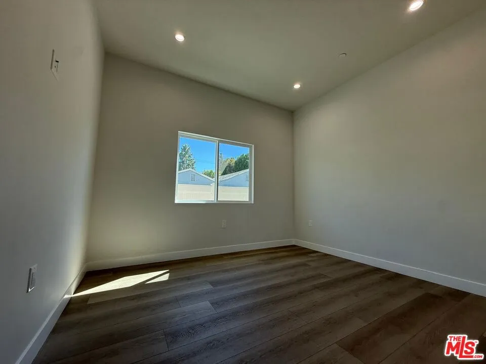15832 Blackhawk Street Los Angeles, CA 91344
