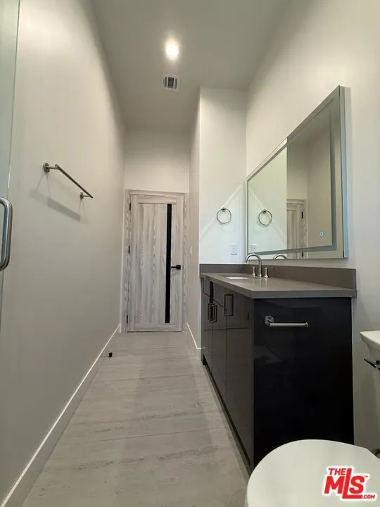 15832 Blackhawk Street Los Angeles, CA 91344