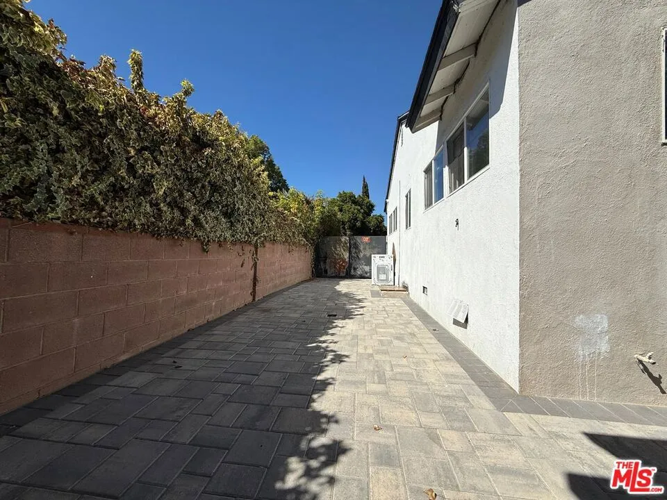 15832 Blackhawk Street Los Angeles, CA 91344