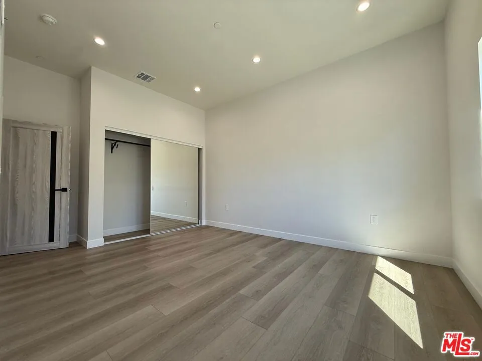 15832 Blackhawk Street Los Angeles, CA 91344