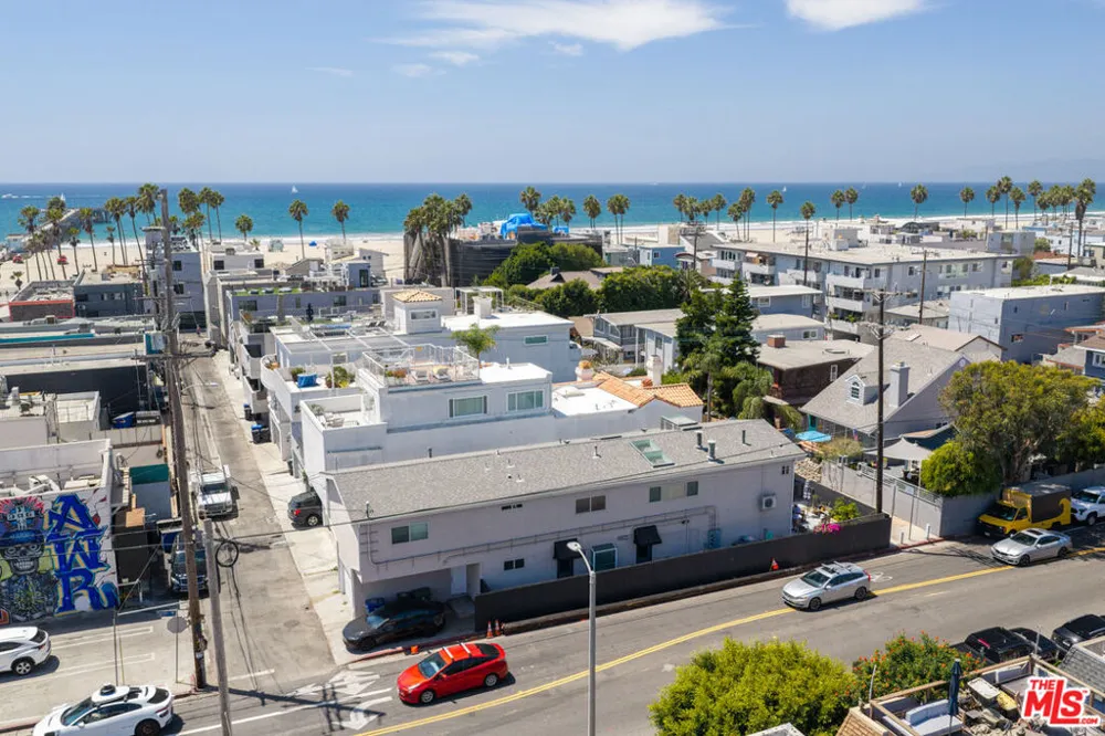 40 30th Avenue Venice, CA 90291