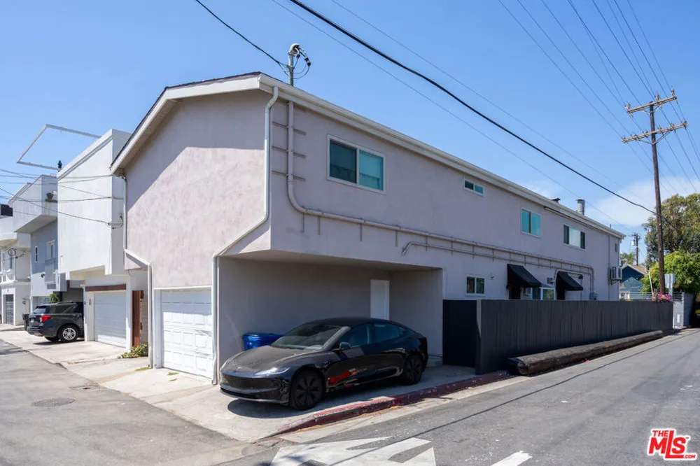 40 30th Avenue Venice, CA 90291