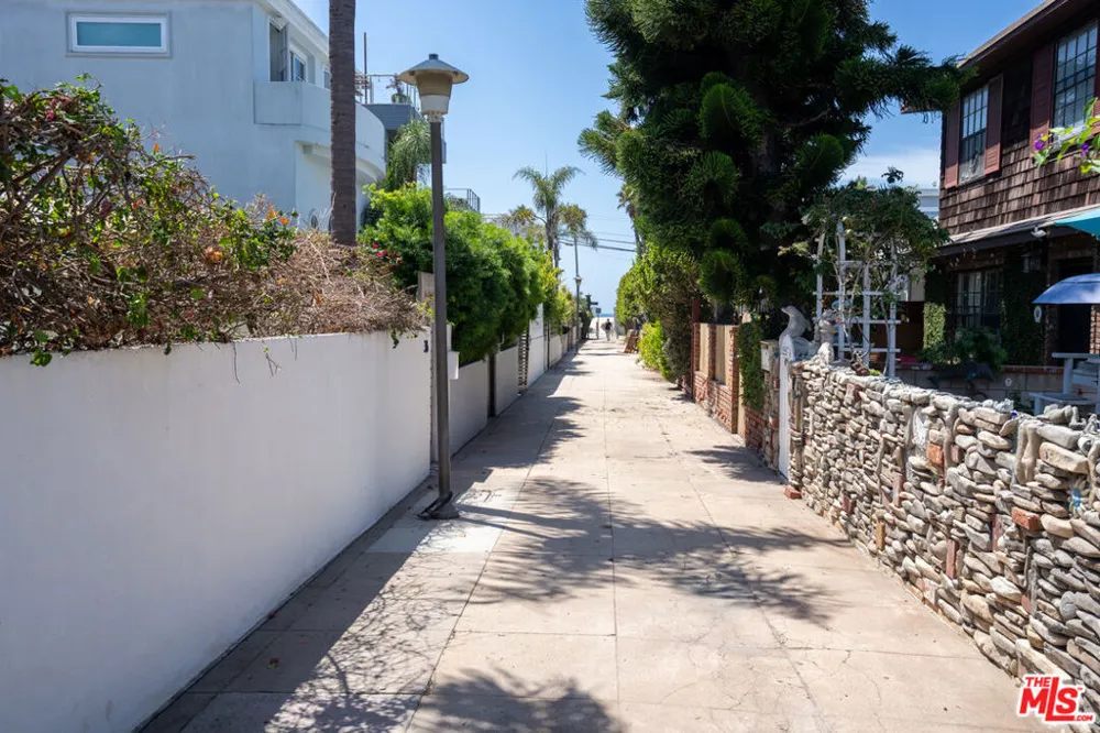 40 30th Avenue Venice, CA 90291
