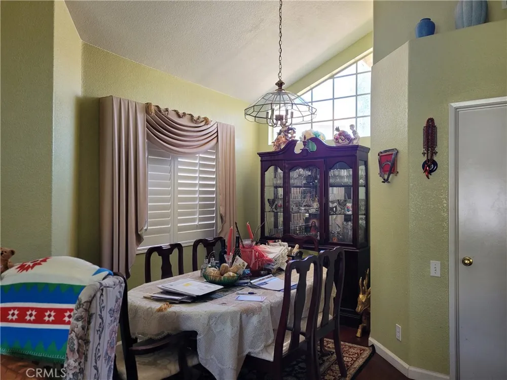 7814 Aberdeen Lane Highland, CA 92346