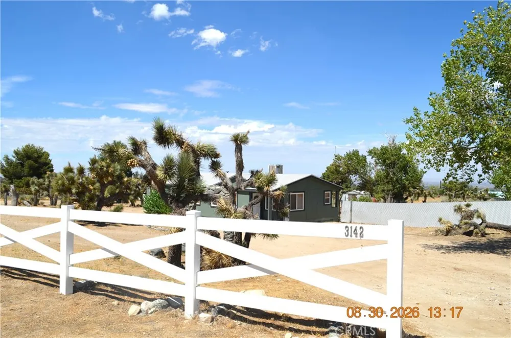3142 Hermosa Pinon Hills, CA 92372