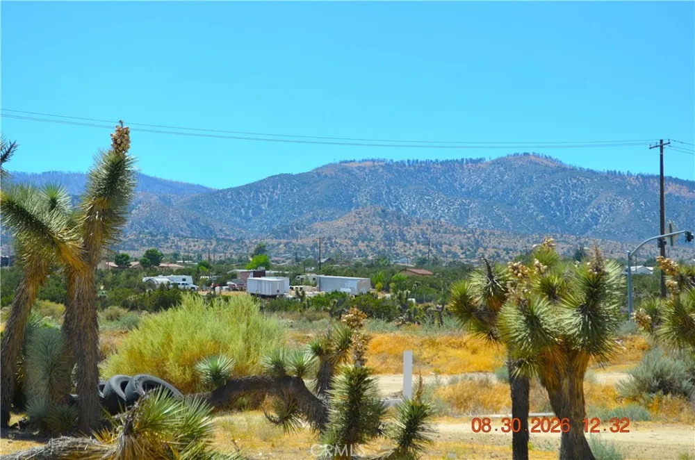 3142 Hermosa Pinon Hills, CA 92372