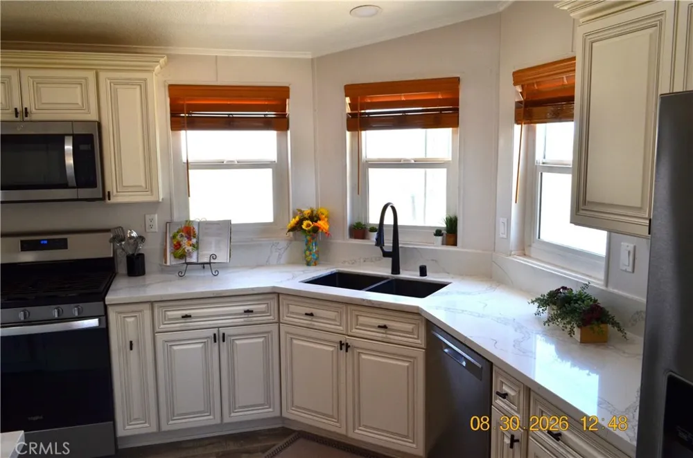 3142 Hermosa Pinon Hills, CA 92372