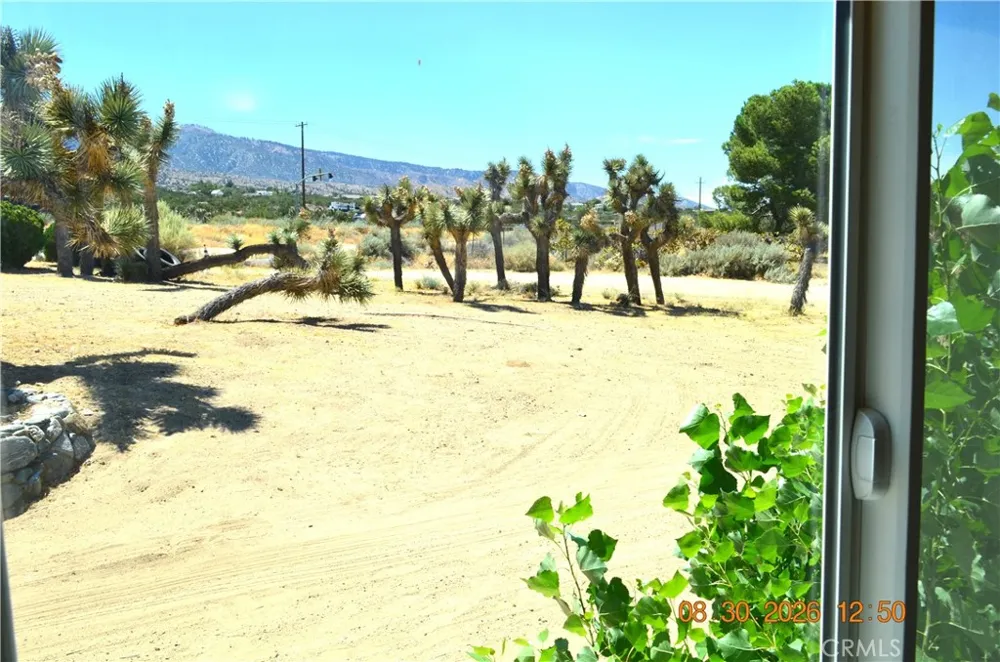 3142 Hermosa Pinon Hills, CA 92372