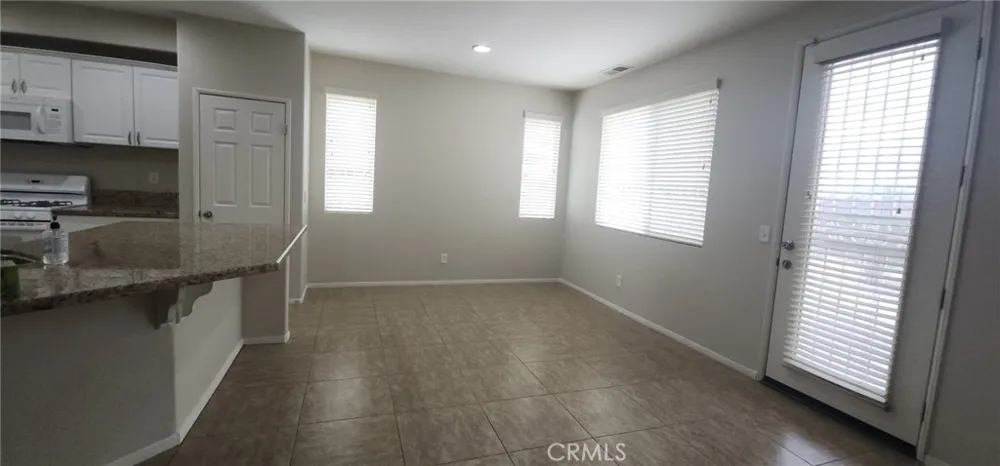 14922 Dragon Tree Adelanto, CA 92301