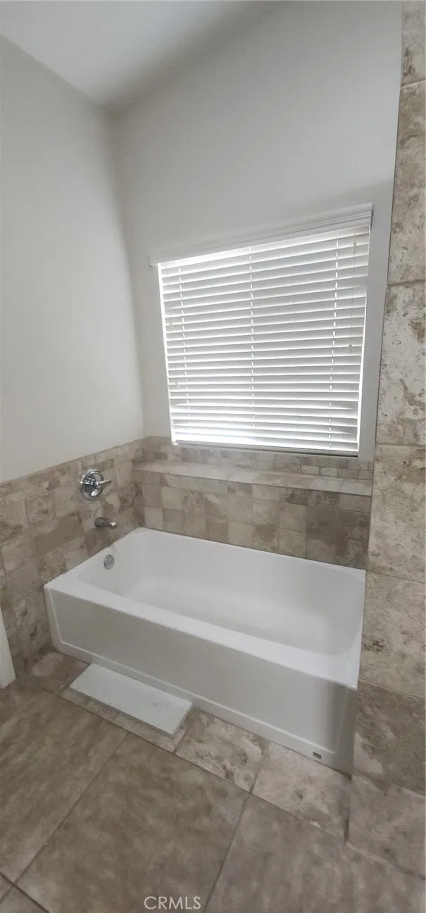 14922 Dragon Tree Adelanto, CA 92301