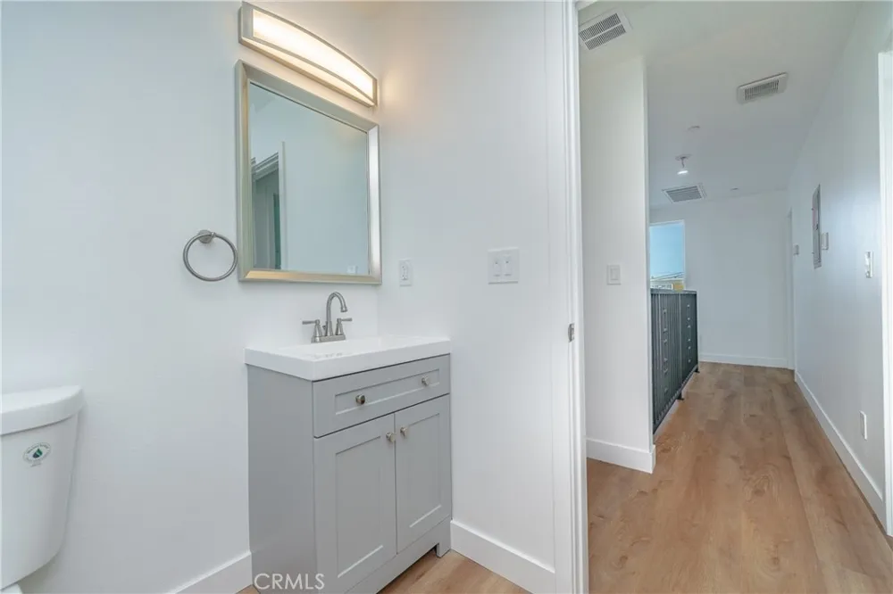 1201 E 59th Place Los Angeles, CA 90001