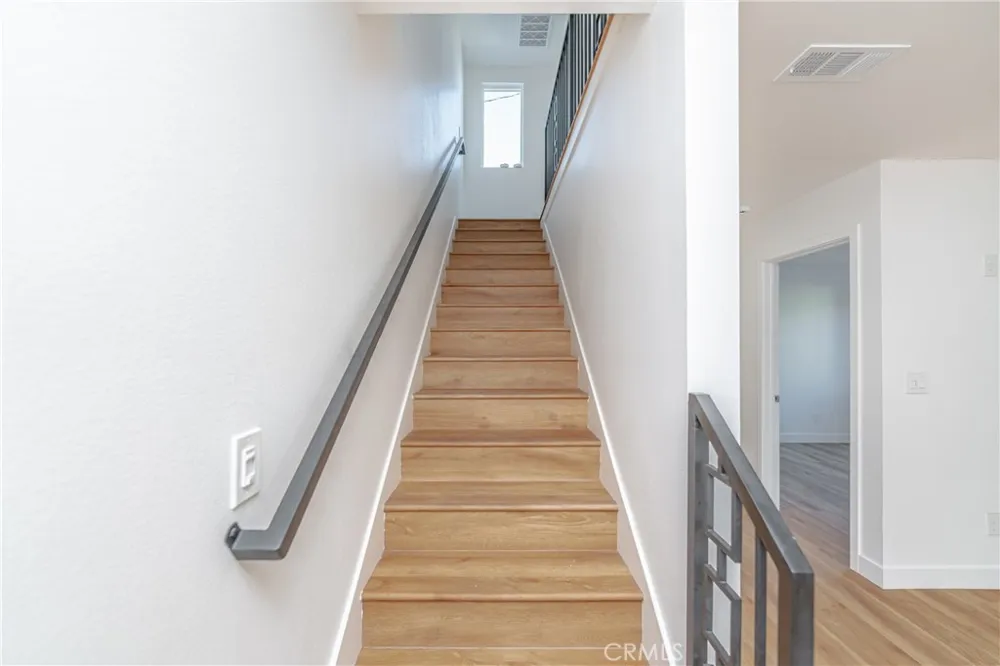 1201 E 59th Place Los Angeles, CA 90001