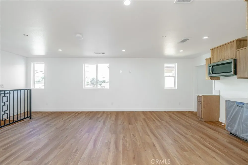 1201 E 59th Place Los Angeles, CA 90001