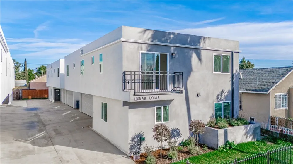 1201 E 59th Place Los Angeles, CA 90001