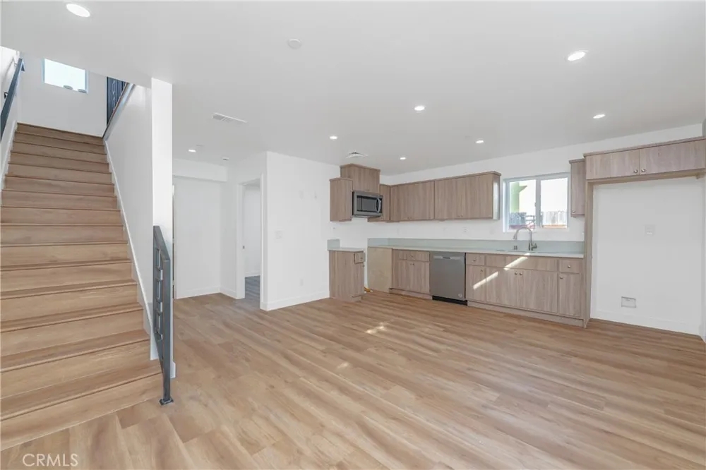 1201 E 59th Place Los Angeles, CA 90001