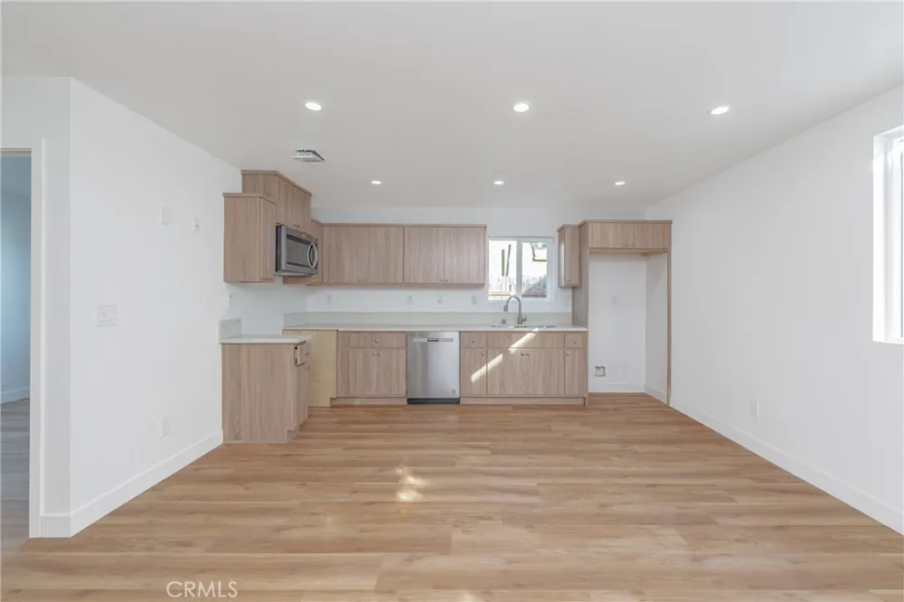1201 E 59th Place Los Angeles, CA 90001