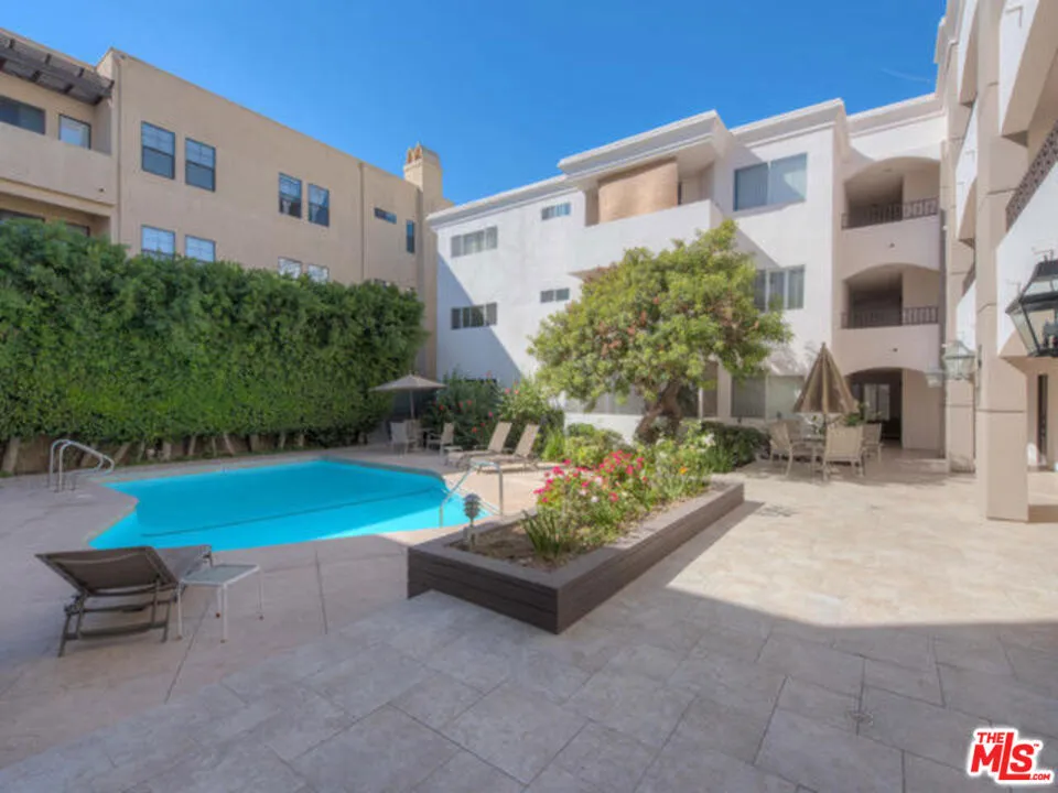 4637 Willis Avenue #108 Sherman Oaks, CA 91403