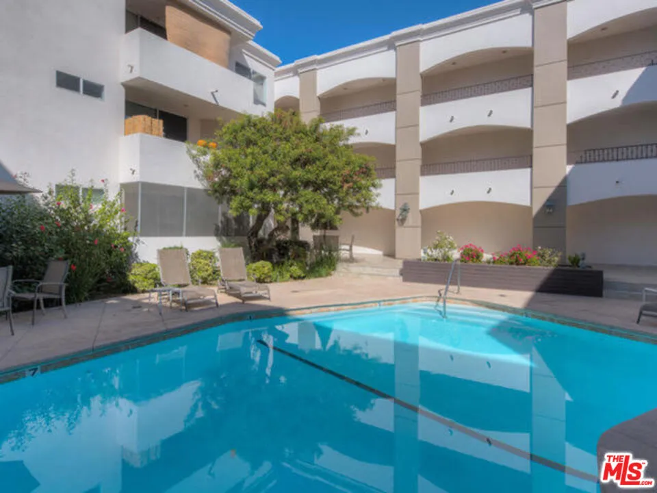4637 Willis Avenue #108 Sherman Oaks, CA 91403