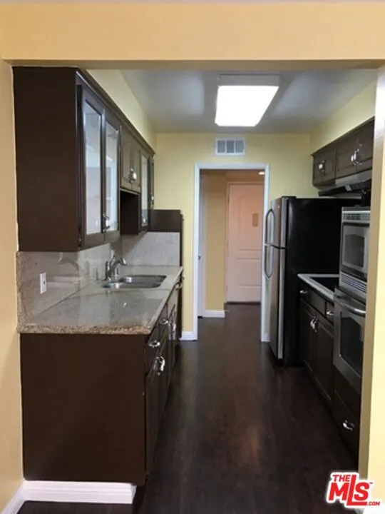 4637 Willis Avenue #108 Sherman Oaks, CA 91403
