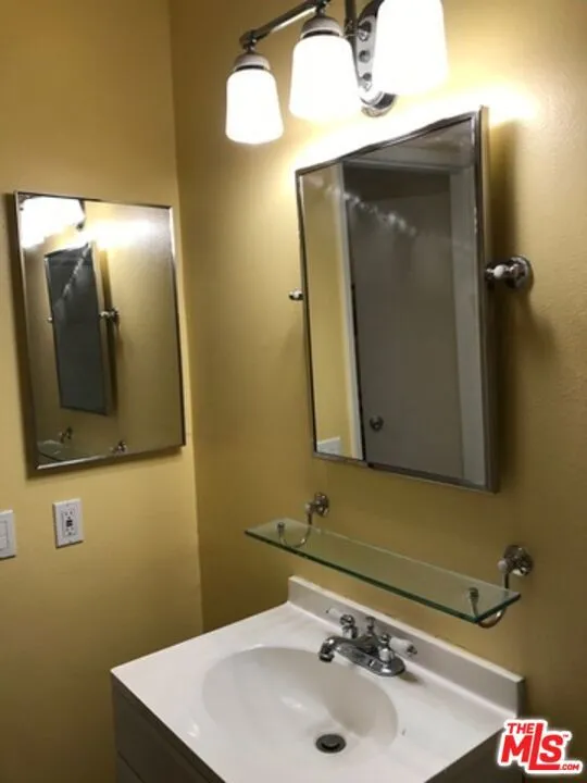 4637 Willis Avenue #108 Sherman Oaks, CA 91403
