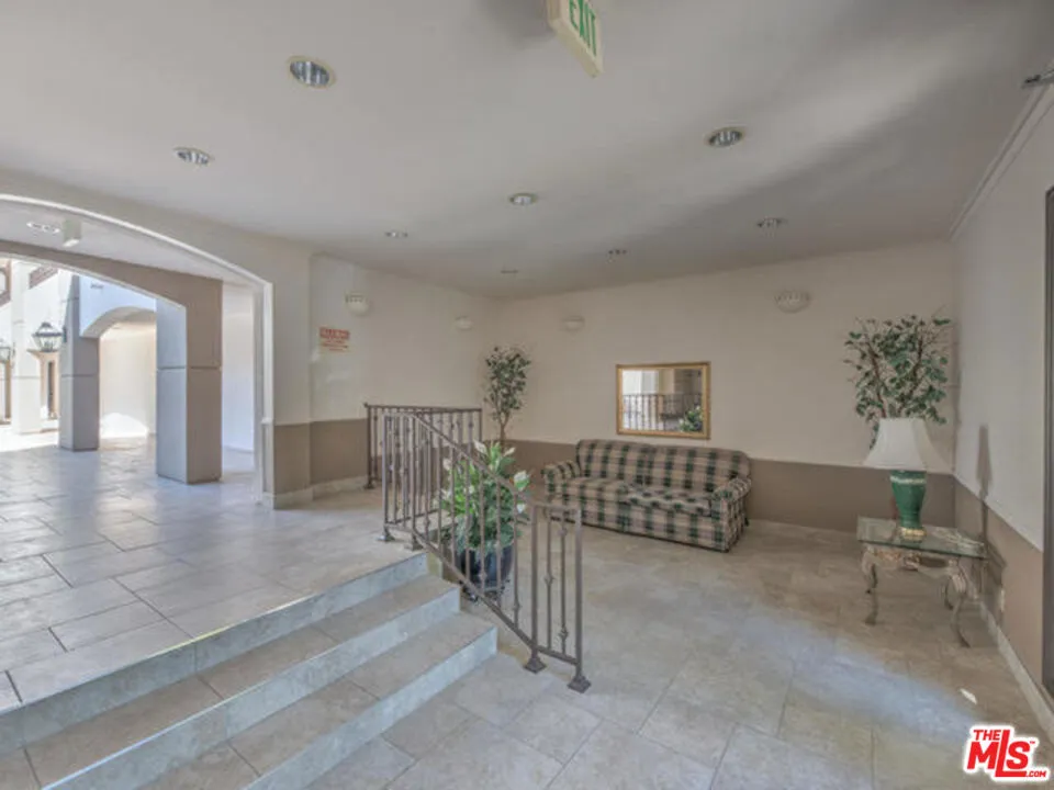 4637 Willis Avenue #108 Sherman Oaks, CA 91403