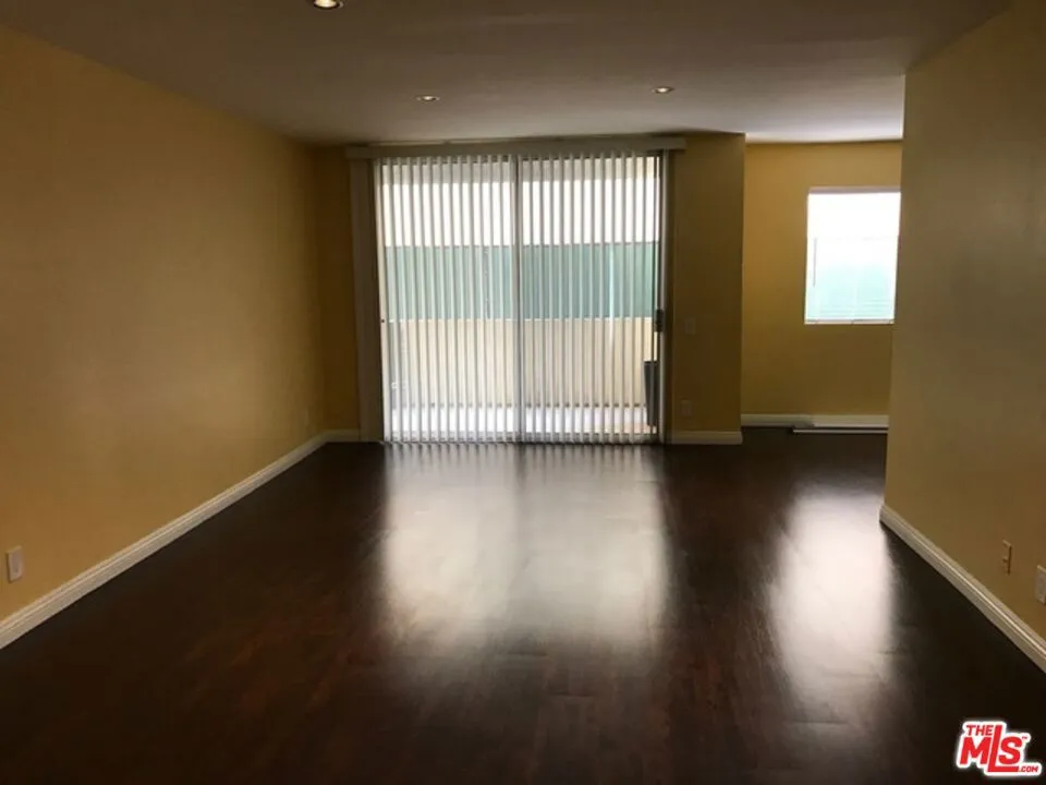 4637 Willis Avenue #108 Sherman Oaks, CA 91403
