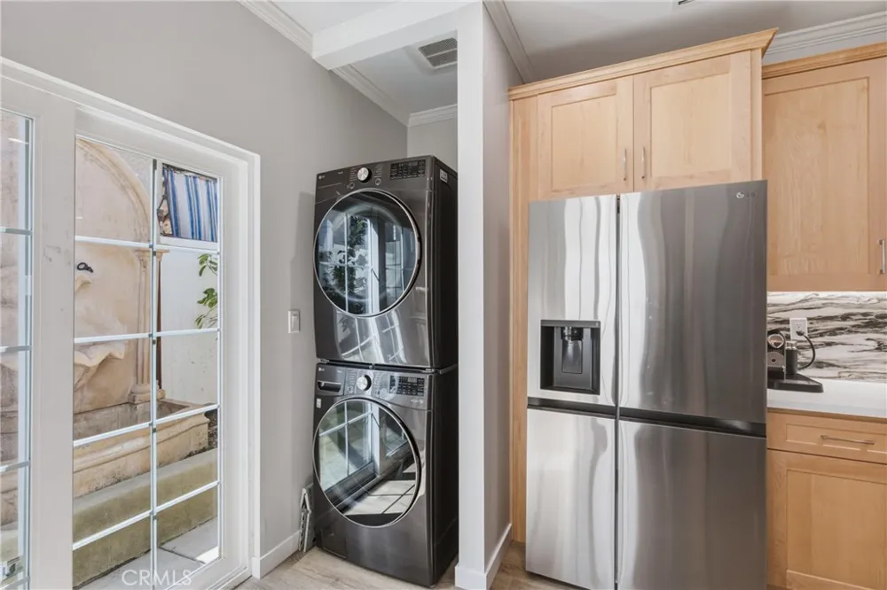 1912 Canyon #1/2 Los Angeles, CA 90068