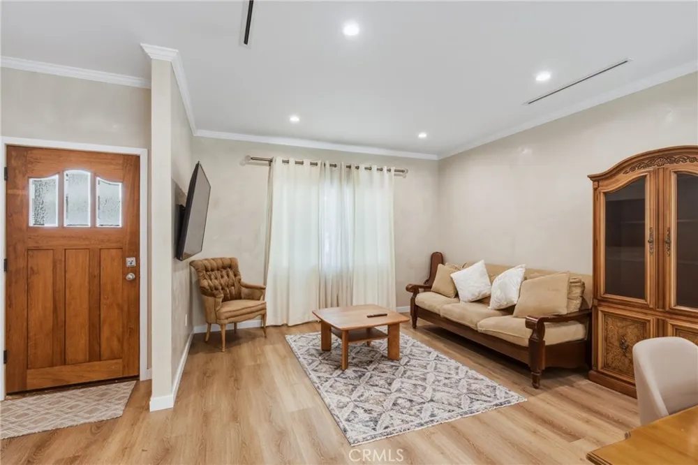1912 Canyon #1/2 Los Angeles, CA 90068