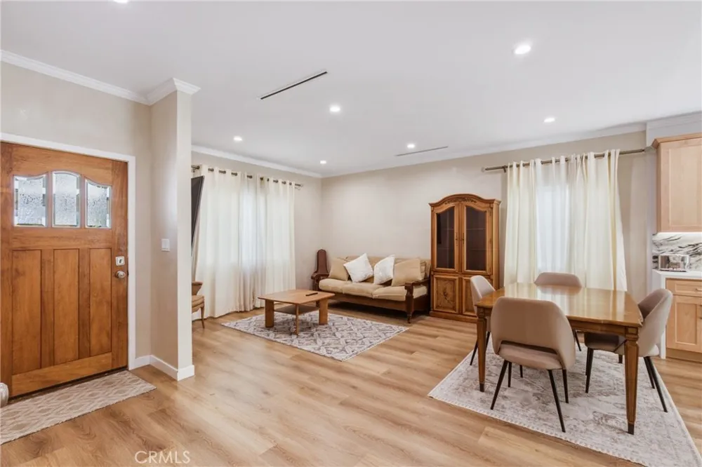 1912 Canyon #1/2 Los Angeles, CA 90068