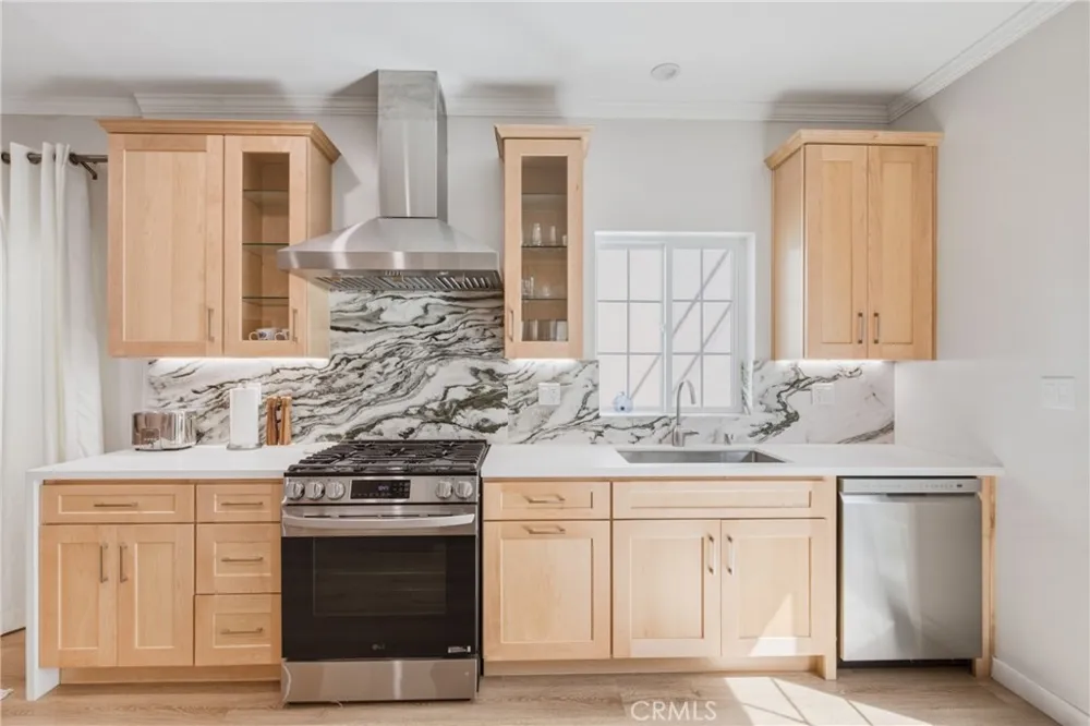1912 Canyon #1/2 Los Angeles, CA 90068