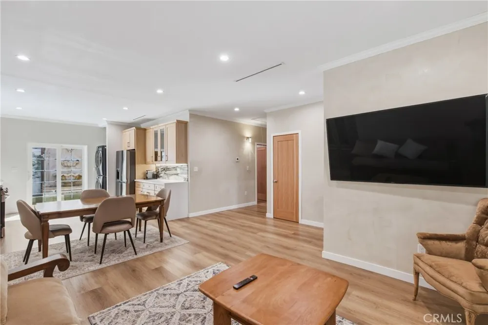 1912 Canyon #1/2 Los Angeles, CA 90068