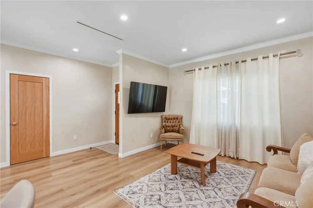 1912 Canyon #1/2 Los Angeles, CA 90068