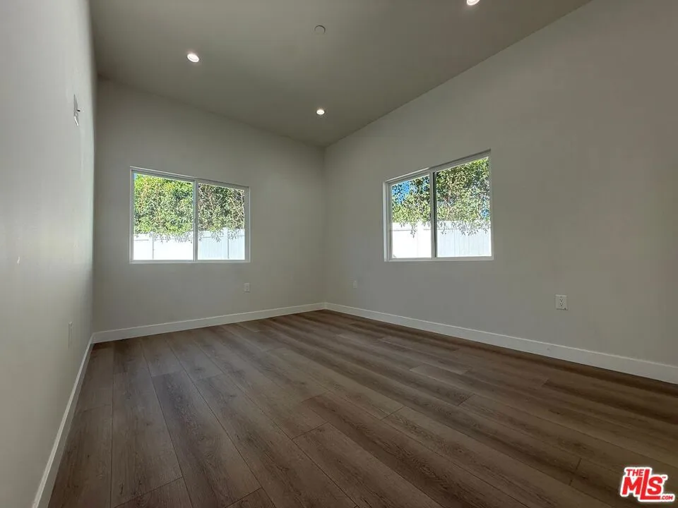 15830 Blackhawk Street Los Angeles, CA 91344