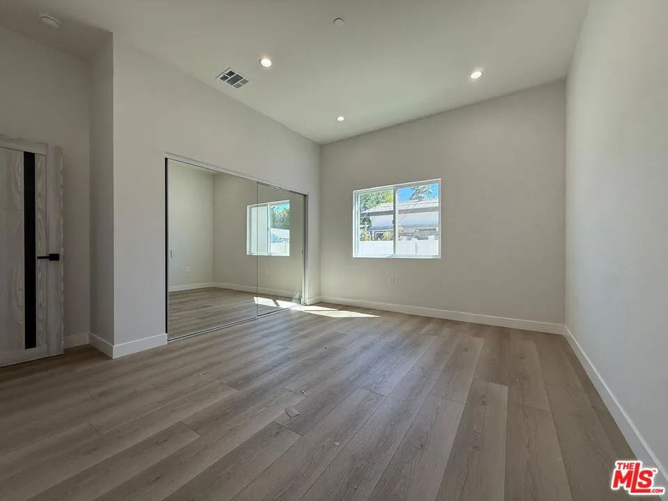 15830 Blackhawk Street Los Angeles, CA 91344