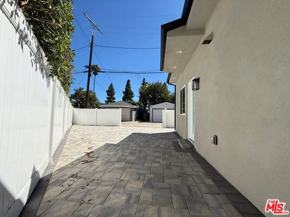 15830 Blackhawk Street Los Angeles, CA 91344