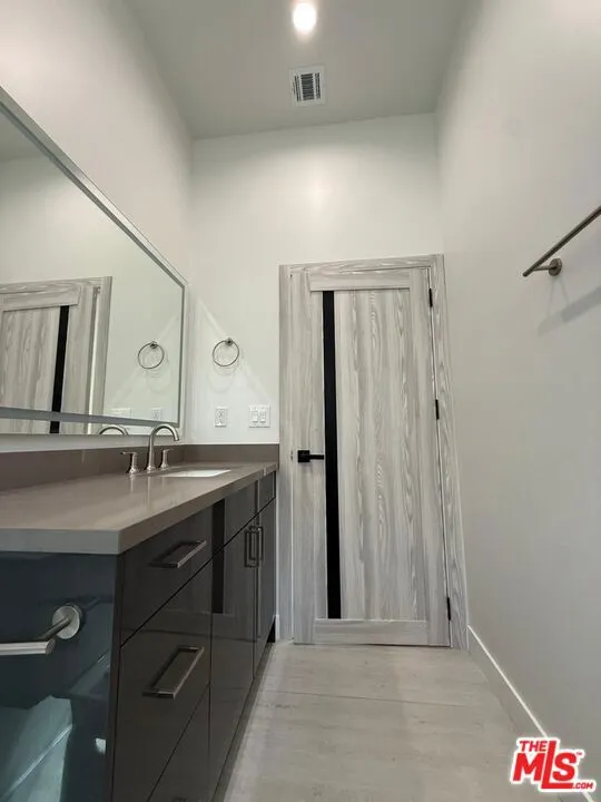 15830 Blackhawk Street Los Angeles, CA 91344