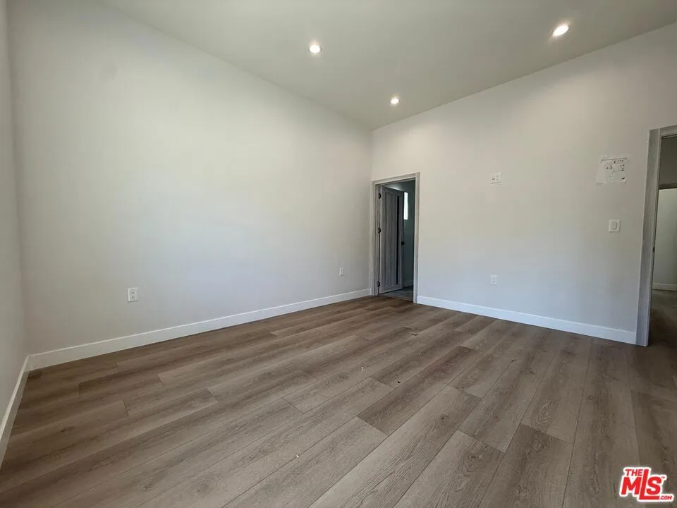 15830 Blackhawk Street Los Angeles, CA 91344