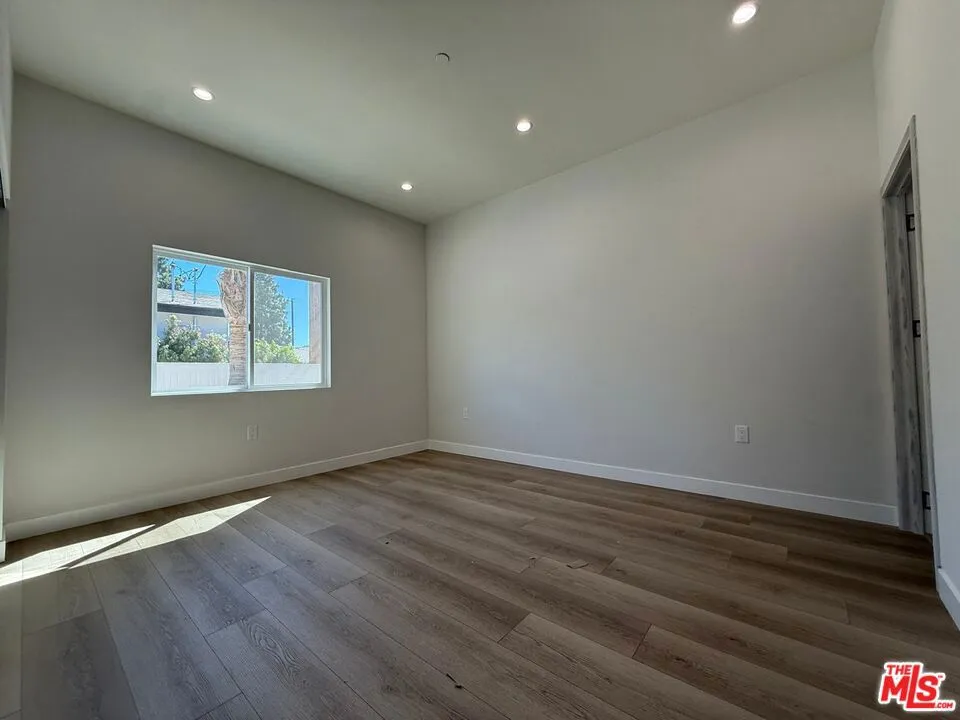 15830 Blackhawk Street Los Angeles, CA 91344
